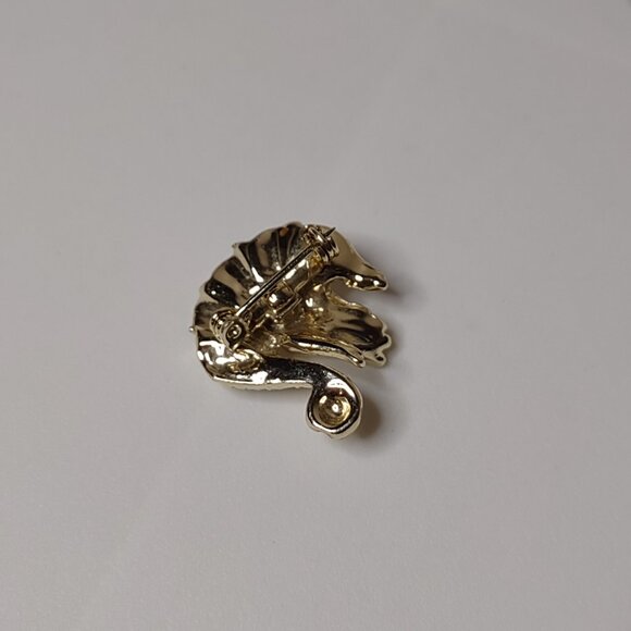 Pretty Little Swan Brooch With Green Eyes - Picture 4 of 8